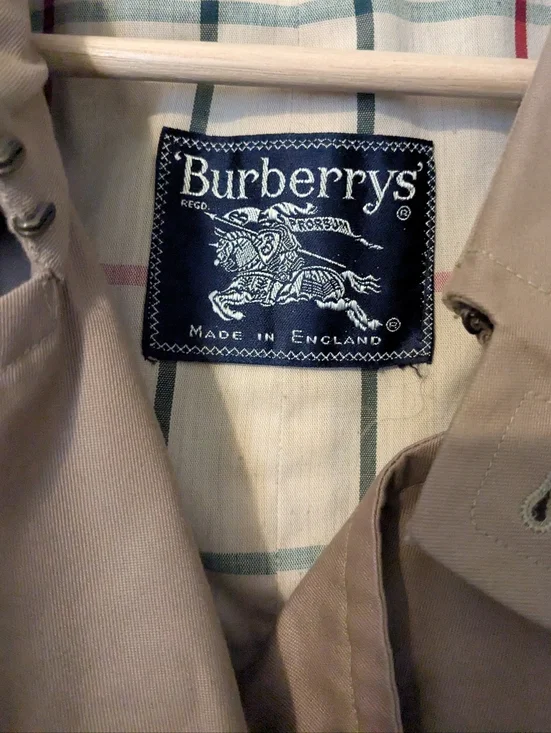Men's Classic Burberry Tan Trench Coat - Picture 7 of 7
